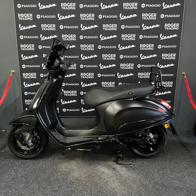 Vespa Sprint 50 - Moped - 2018 - Euro4 - Notte - Image 5